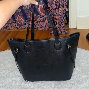 Black LV neverfull purse/with wristlet